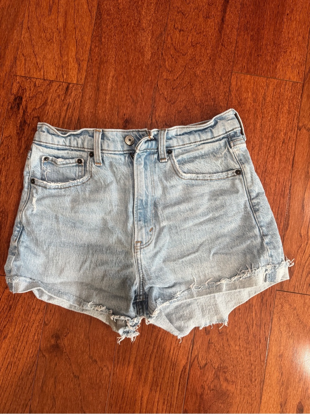 Abercrombie light wash high rise mom shorts size 26